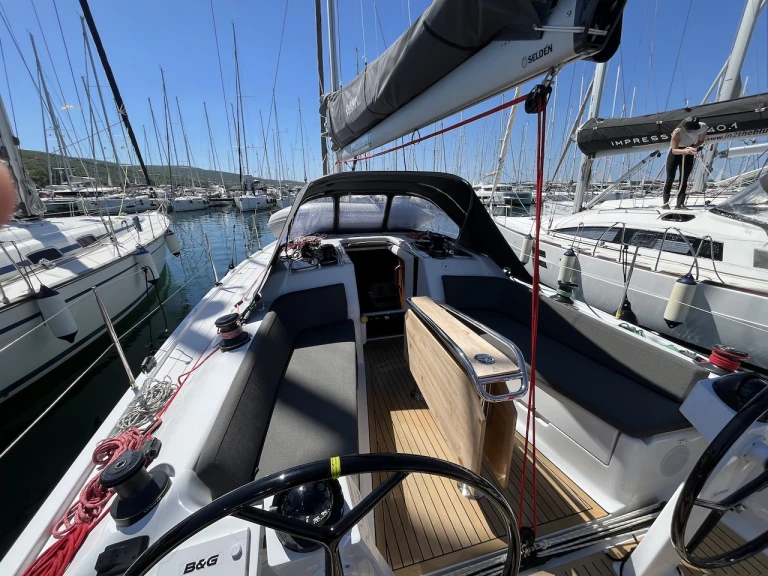 Pronajmout si Dehler Dehler 38 SQ v Punat