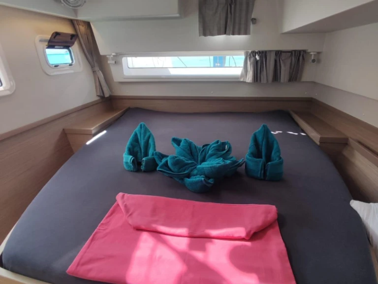 Pronajmout si Lagoon Lagoon 42 v Eden Island