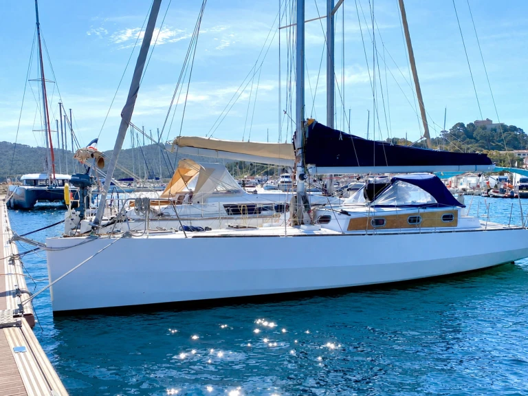 Bepox Classic 38 jednotlivci a charterové společnosti v Marseille