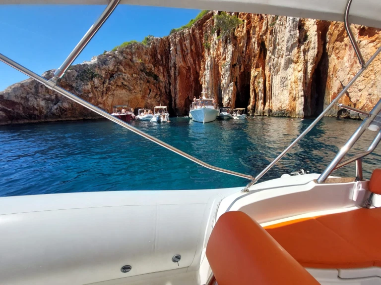 Pronajmout Polotuhá loď se skipperem či ne Marlin Boat v Hvar 