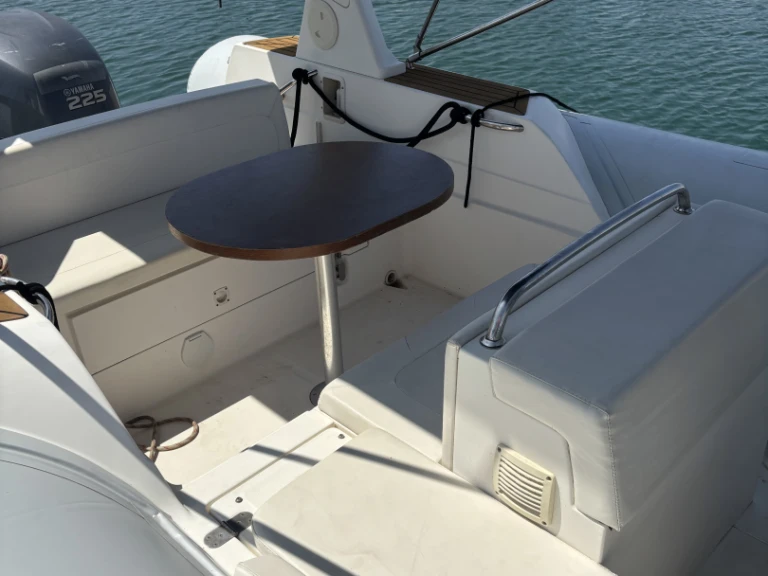 Pronajmout si Capeli Tempest 770 v La Rochelle