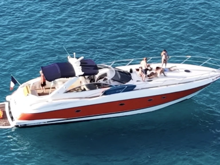 Sunseeker Predator 56 jednotlivci a charterové společnosti v Cannes