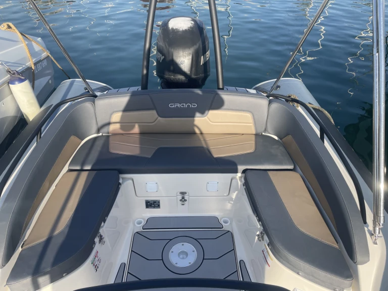Pronájem Polotuhá loď Grand Boats s licencí