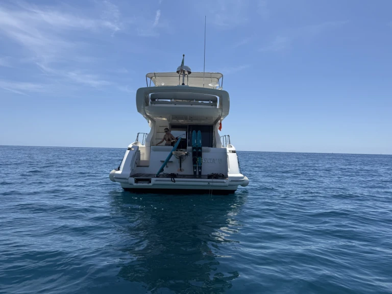 Pronajmout si Azimut Azimut 43 Fly v Varazze