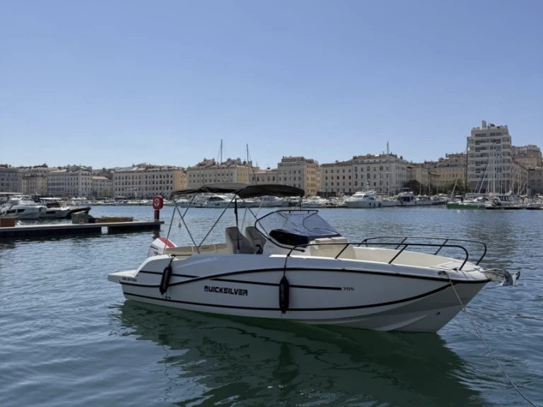 Pronajmout Motorová loď se skipperem či ne Quicksilver v Marseille