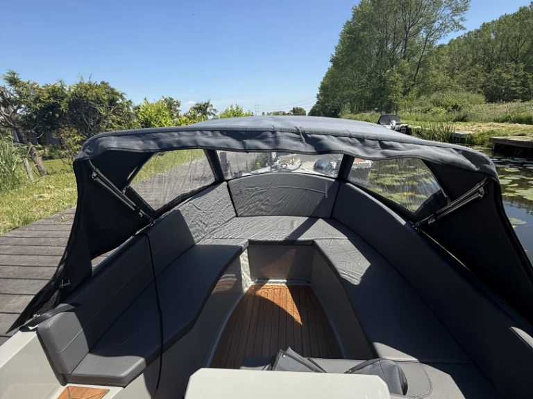 Pronájem Motorová loď Aqua24 s licencí