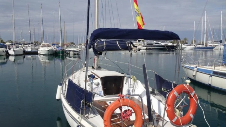 Jeanneau Aquila jednotlivci a charterové společnosti v La Manga