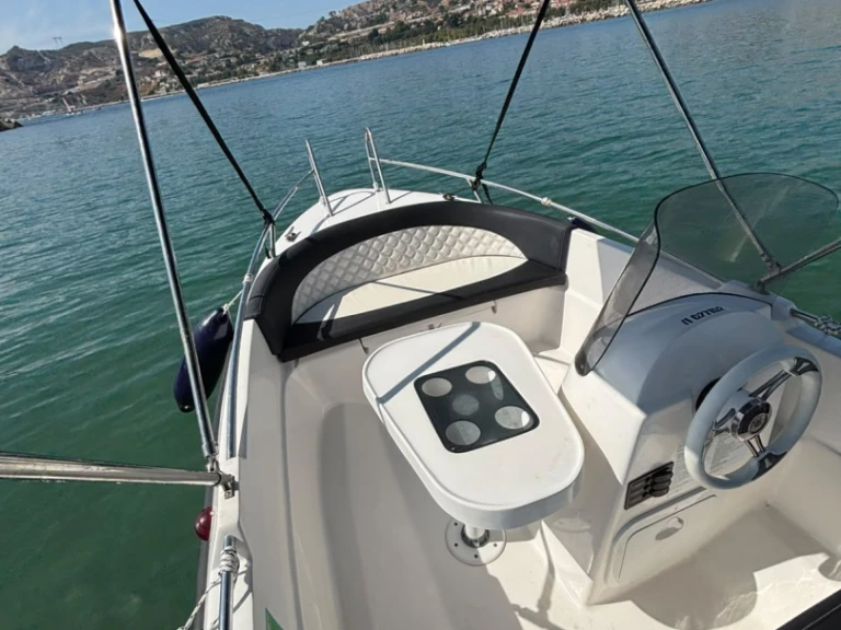 Pronájem lodi Marseille lákavé ceny laser