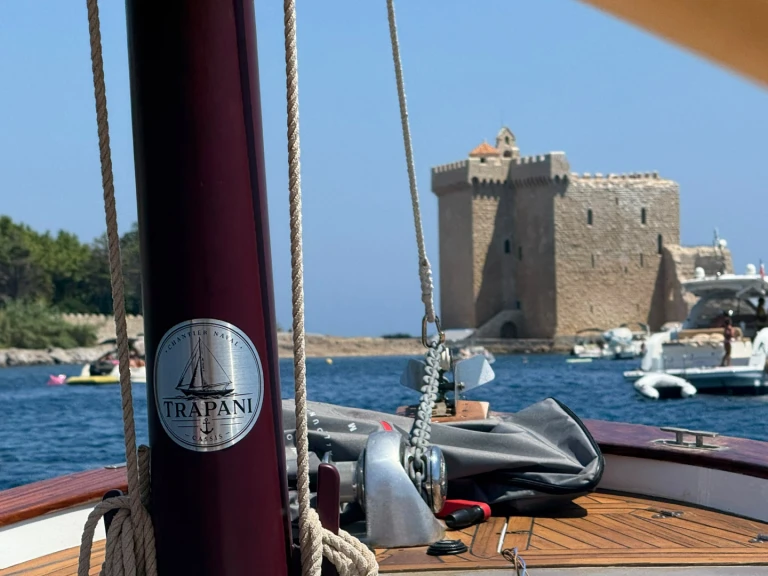 Motorová loď k pronájmu v Cannes za nejlepší cenu