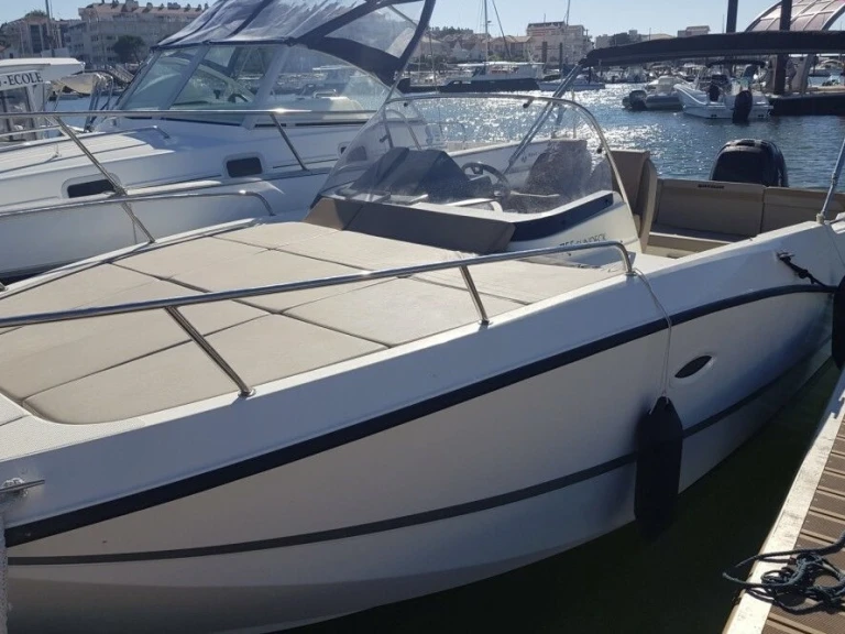 Pronajmout si Quicksilver Activ 755 Sundeck v Marseille