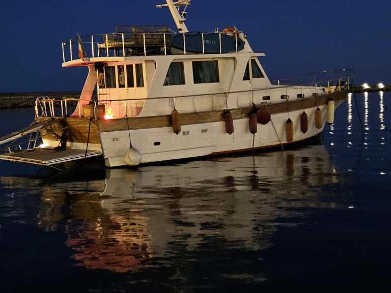 Pronájem lodi Gulet First 48 v Salerno na Samboatu