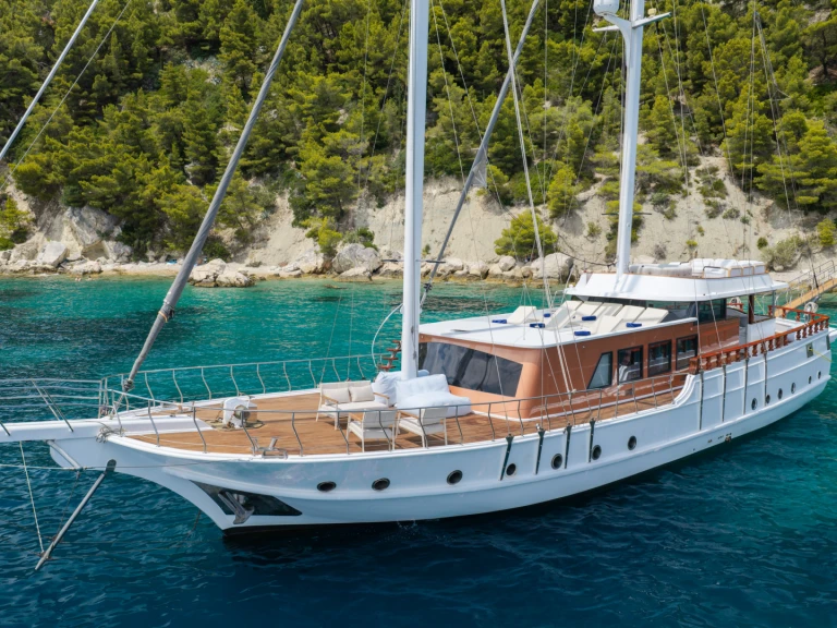 Pronajmout si Custom Made Phoenix Bronze v Kaštel Stari