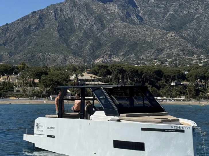 Pronajmout si De Antonio D34 Xplorer v Marbella