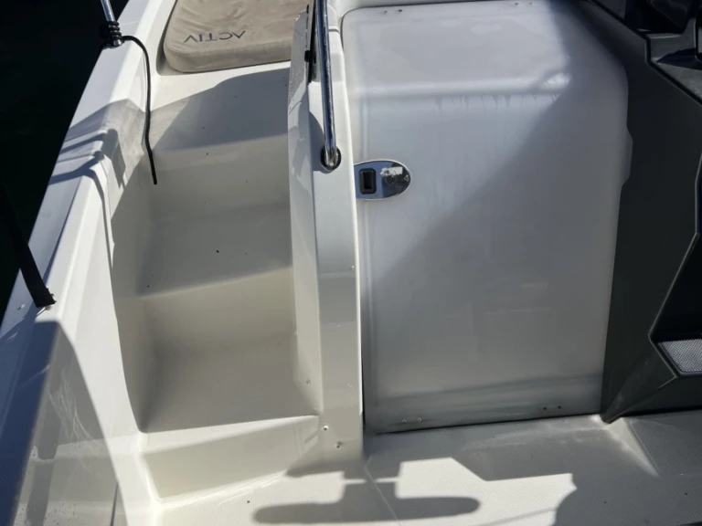 Pronájem lodi Marseille lákavé ceny Activ 675 Sundeck