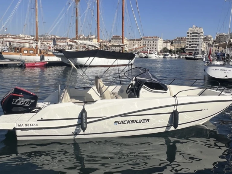 Pronajmout Motorová loď se skipperem či ne Quicksilver v Marseille
