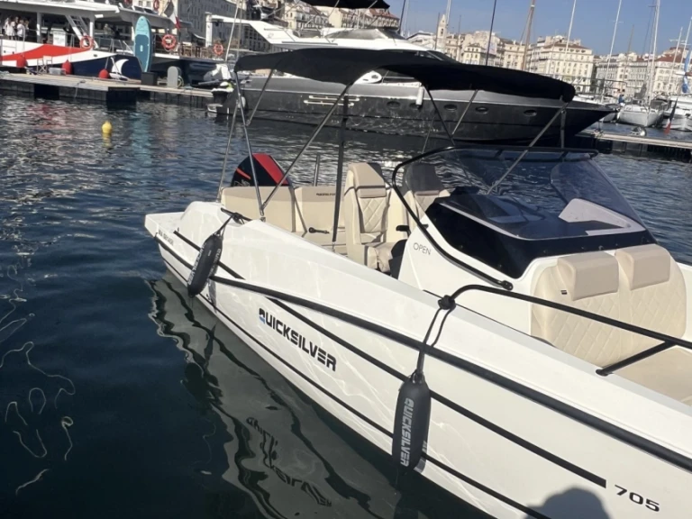 Pronájem lodi Marseille lákavé ceny Quicksilver 705 Cruiser