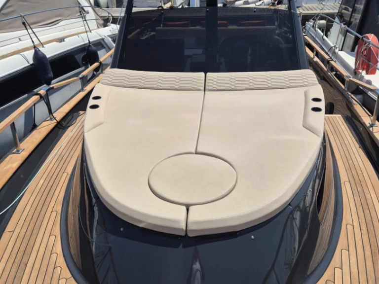 nautica esposito positano 38 jednotlivci a charterové společnosti v Le Lavandou