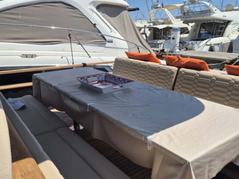 Pronájem Motorová loď nautica esposito positano s licencí