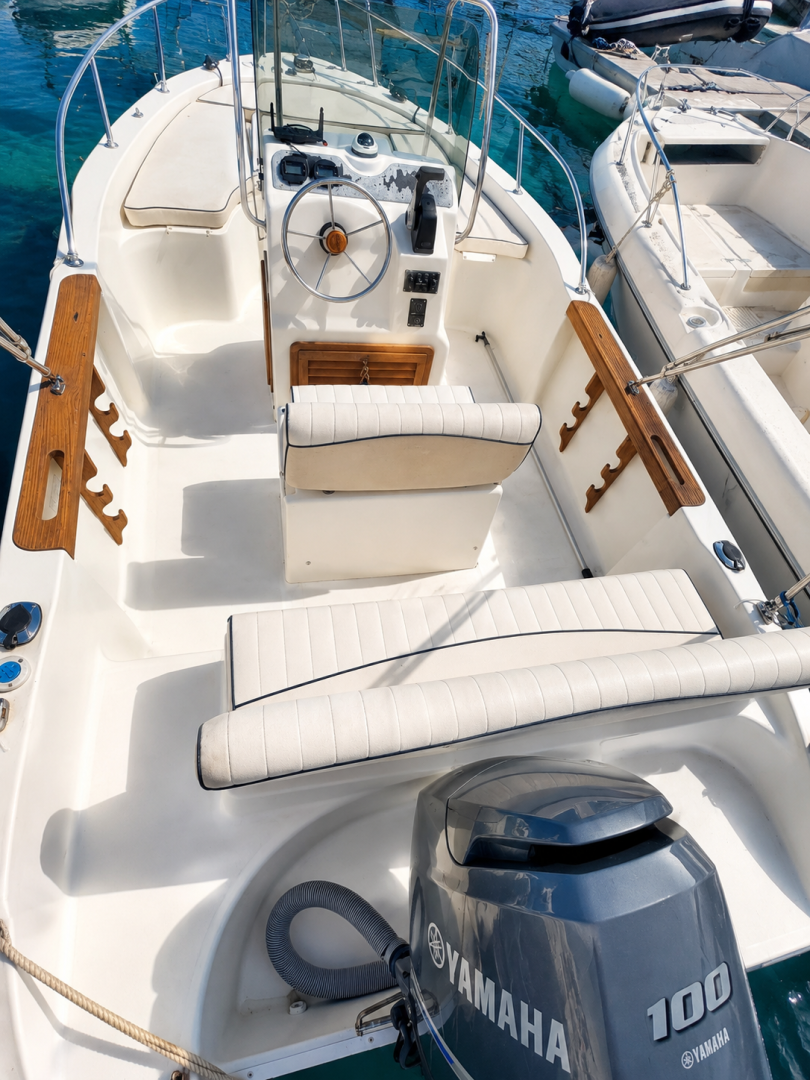 Pronájem lodi Capelli Cap 18 v Carry-le-Rouet na Samboatu