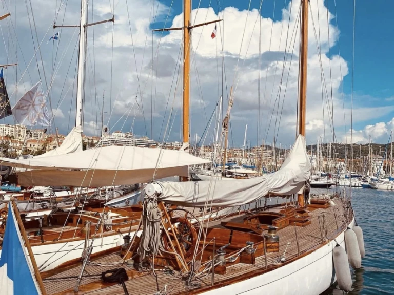 Pronajmout Plachetnice se skipperem či ne Chantier Bonnin v Marseille