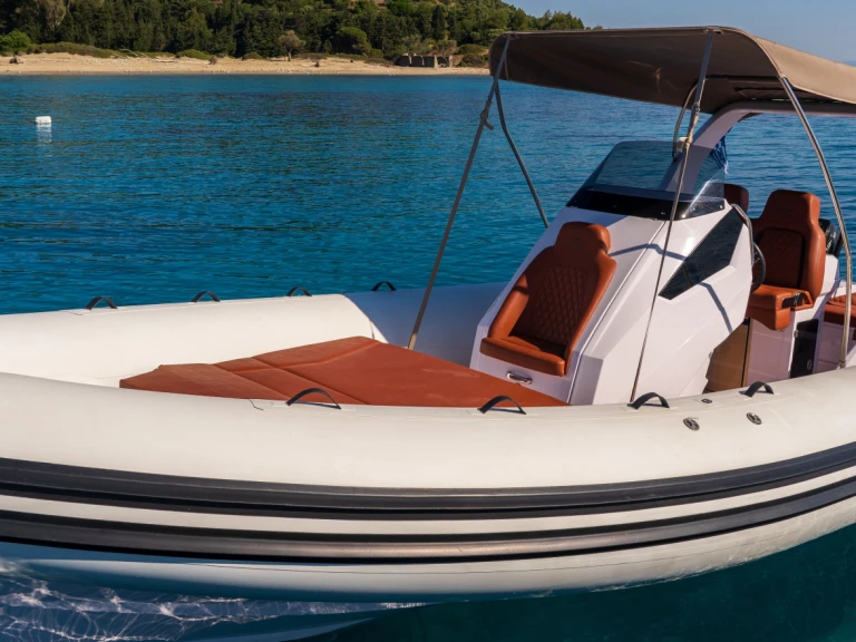 Pronajmout Polotuhá loď se skipperem či ne Italboats v Skiathos