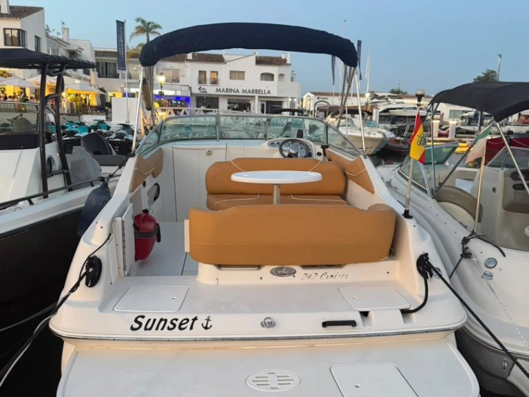 Pronájem jachty v Marbella -Monterey 242 cruiser na Samboatu