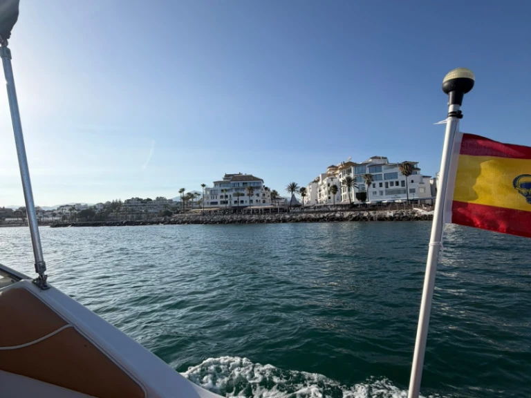 Pronájem lodi Monterey 242 cruiser v Marbella na Samboatu