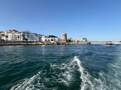 Pronajmout Motorová loď se skipperem či ne Monterey v Marbella