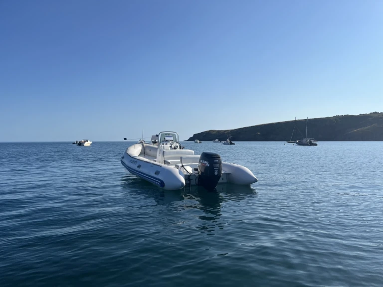 Pronájem lodi Bombard Explorer 640 SB v Locmaria na Samboatu