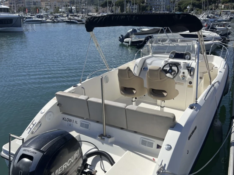 Pronájem lodi Marseille lákavé ceny Activ 675 Open