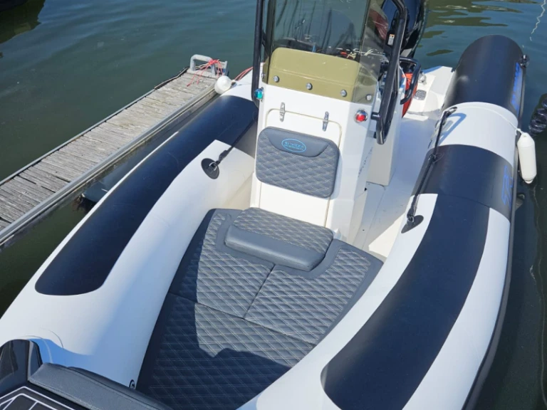Pronajmout si 3D Tender TR54 v Pornichet
