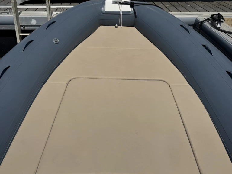 Capelli Tempest 650 jednotlivci a charterové společnosti v La Forêt-Fouesnant