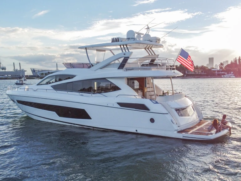 Sunseeker Asha jednotlivci a charterové společnosti v Miami