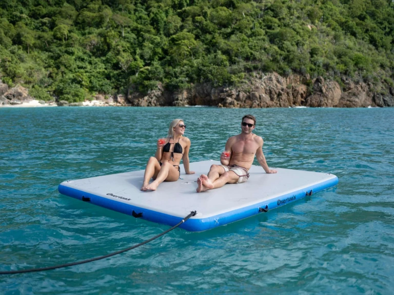 Pronájem jachty v Britské Panenské ostrovy -Bali OUT OF THE BLUE na Samboatu