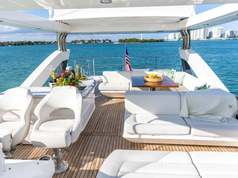 Pronajmout Jachta se skipperem či ne Sunseeker v Miami