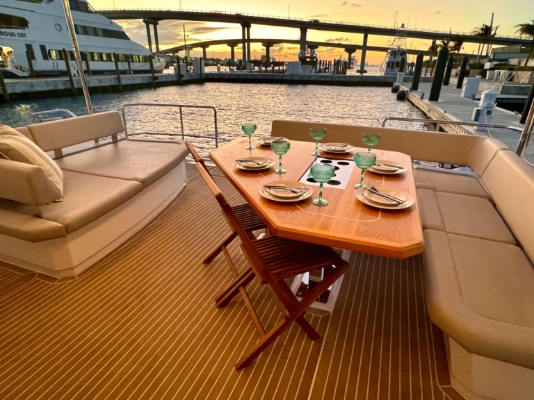 Pronájem lodi Leopard Bru Sea v Paradise Island na Samboatu