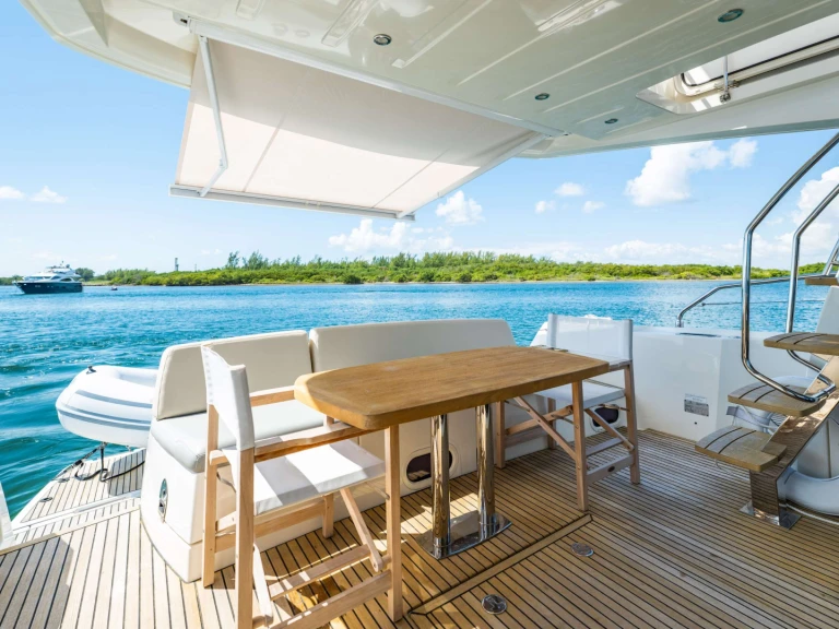 Prestige Yachts Molto Piaciuto jednotlivci a charterové společnosti v Bahamy