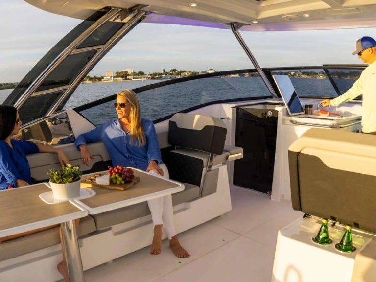 Pronájem lodi Aquila Selesticat v Port Fréjus na Samboatu