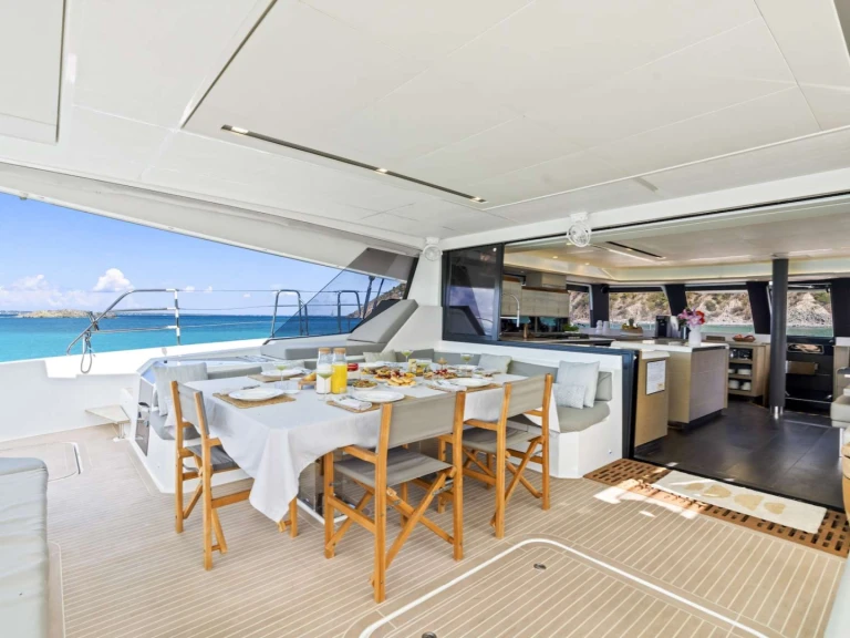 Pronajmout Jachta se skipperem či ne Fountaine Pajot v Francouzská riviéra