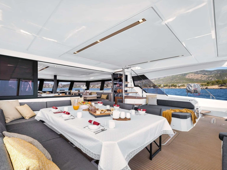 Pronajmout si Fountaine Pajot NEOW v Karibik