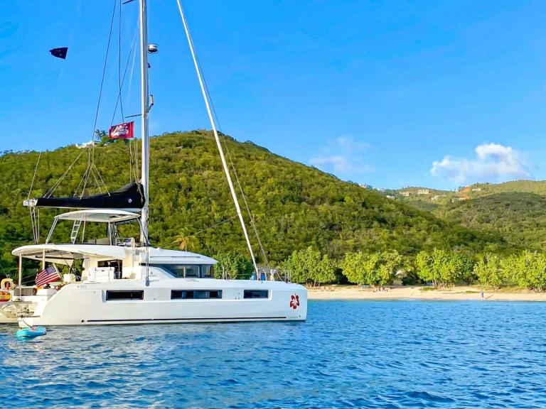 Pronájem jachty v Grenadines -Lagoon DELANA MAE na Samboatu