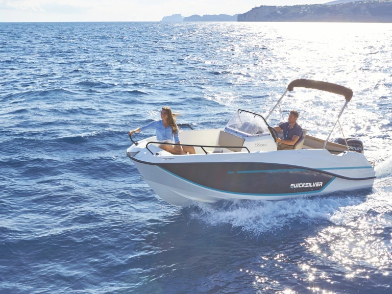 Pronajmout Motorová loď se skipperem či ne Quicksilver v Saint-Laurent-du-Var