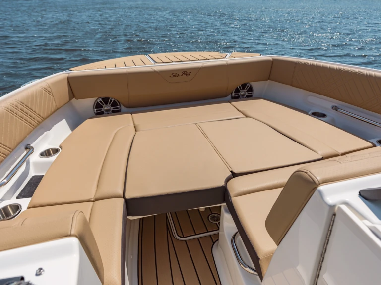Sea Ray  250 sdx jednotlivci a charterové společnosti v Port d'Arcachon
