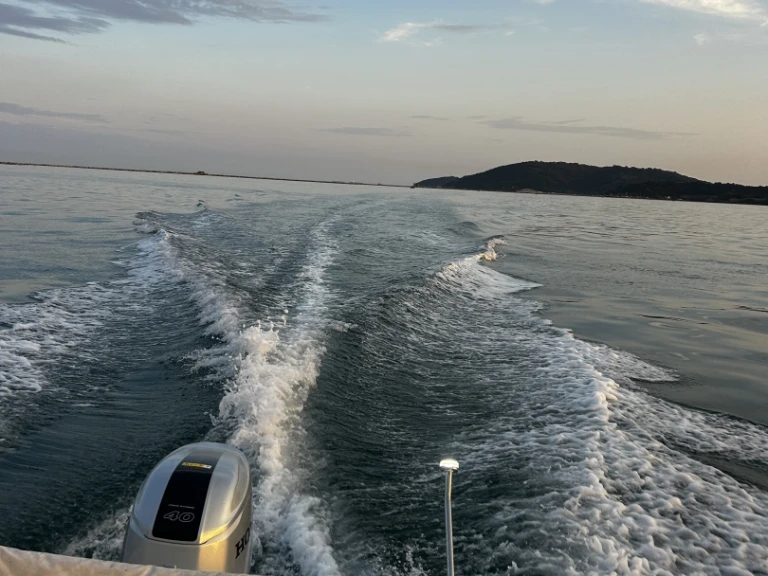 Pronájem Motorová loď v La Spezia -Bellingardo Ghost 5,50