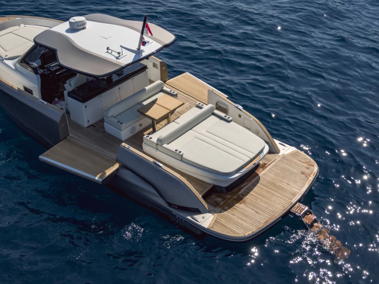 Pronájem lodi Solaris Power Solaris Power Open 44 v Monako na Samboatu