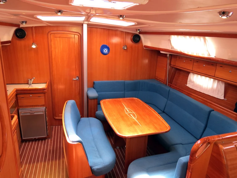 Pronájem lodi Bavaria Bavaria 42 Cruiser v Sámi na Samboatu