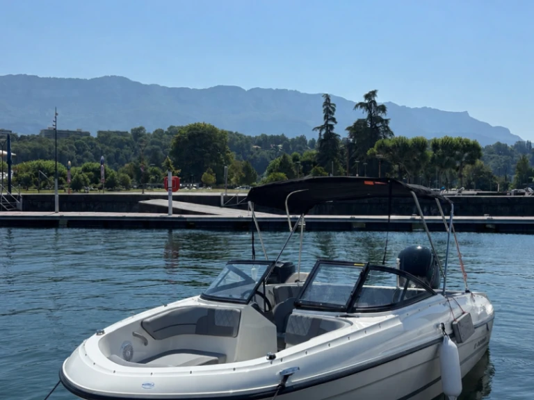 Bayliner VR4OE jednotlivci a charterové společnosti v Aix-les-Bains