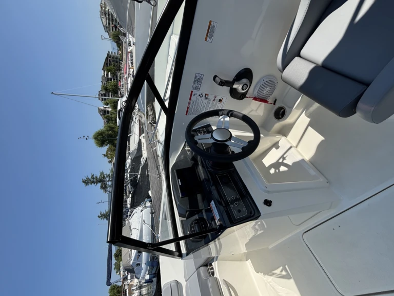 Pronajmout Motorová loď se skipperem či ne Bayliner v Aix-les-Bains