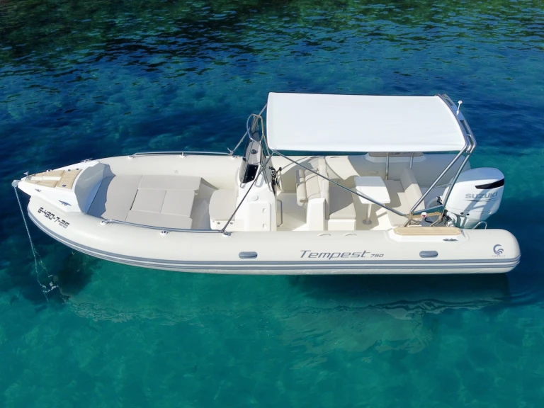 Pronájem lodi Roses lákavé ceny Tempest 650