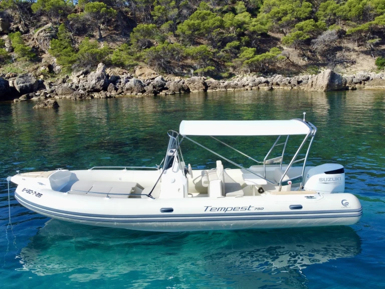 Pronájem lodi Capelli Tempest 650 v Roses na Samboatu